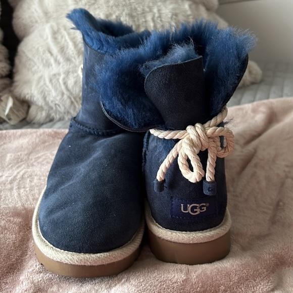 Women's UGG Selene size 7 - Picture 3 of 3